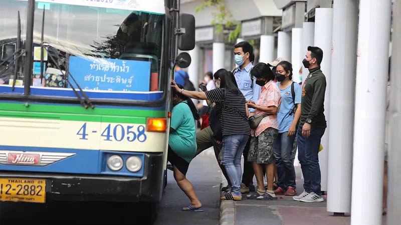 รถเก่า รอนาน ความปลอดภัยน้อย สารพัดปัญหารถเมล์ของไทย ผ่านมากี่สิบปีก็ยังเหมือนเดิม