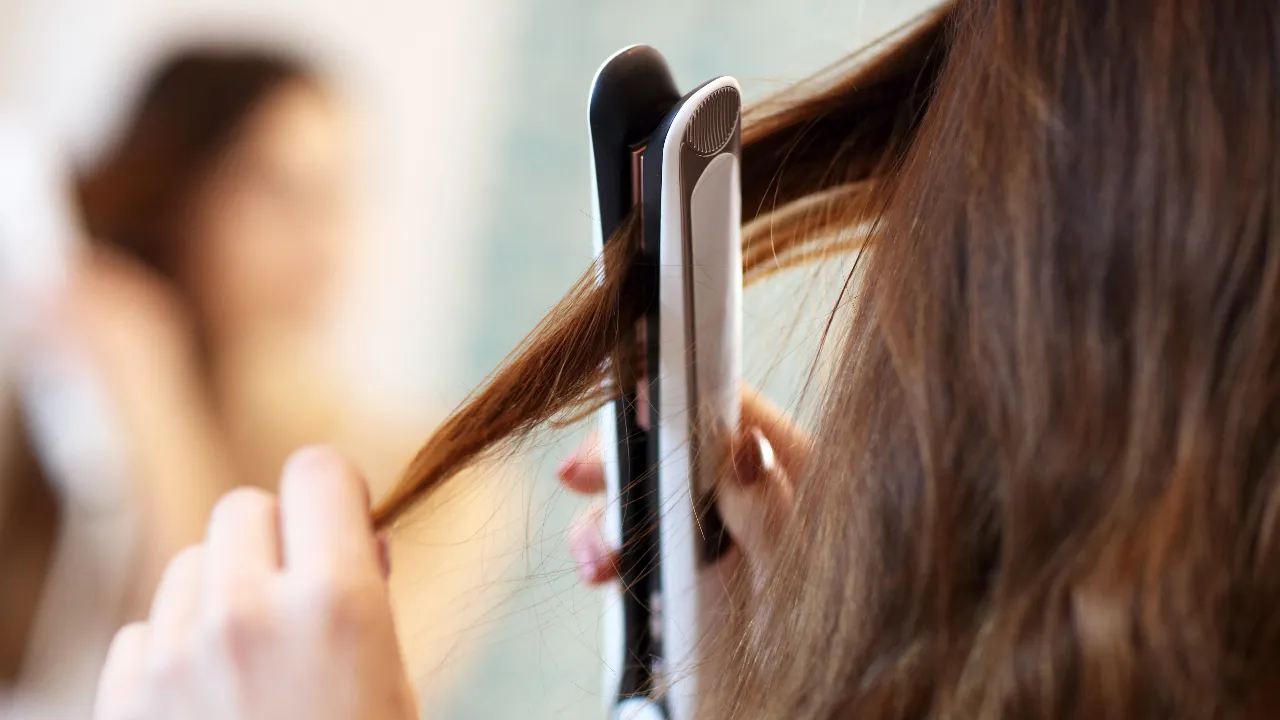 10 เครื่องหนีบผม ยี่ห้อไหนดี 2023 ผมตรงสวย ไม่ชี้ฟู