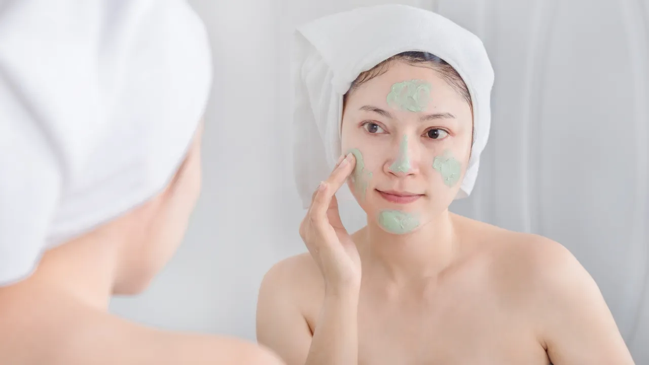 10 มาส์กโคลน ยี่ห้อไหนดี 2025 ทำความสะอาดผิว คุมมัน กระชับรูขุมขน