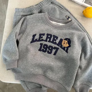 ชุดเด็ก หนาขึ้นซับในผ้าฟลีซ 2025 มาใหม่ สำหรับเด็กผู้ชาย ชุดกีฬาฤดูหนาวสำหรับเด็กทารกและเด็กผู้หญิง ดีไซน์การ์ตูนหมีน้อย ชุดสองชิ้น ဝ  က  ်  က  လ  ေ  း เสื้อ  ทรง  ช่าง