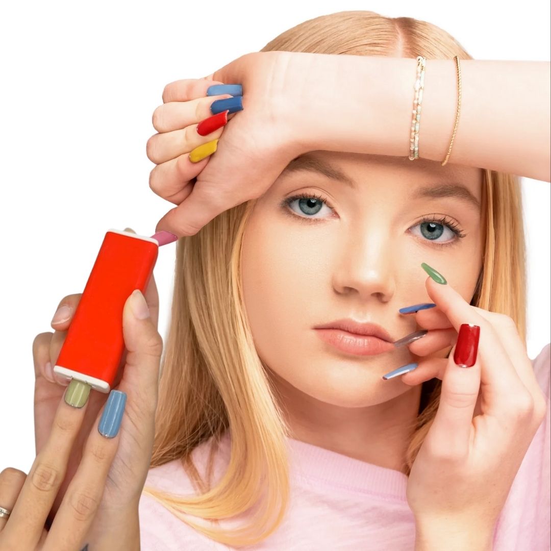 iPolish เล็บปลอมอะคริลิกอัจฉริยะที่เปลี่ยนสีเล็บได้ใน 5 วิ ด้วยระบบดิจิทัล มีให้เลือกกว่า 400 สี เช้าสีหนึ่ง บ่ายสีหนึ่ง เย็นสีหนึ่ง เปลี่ยนไปเลยจนกว่าจะพอใจ
โดยไม่ต้องทาใหม่!