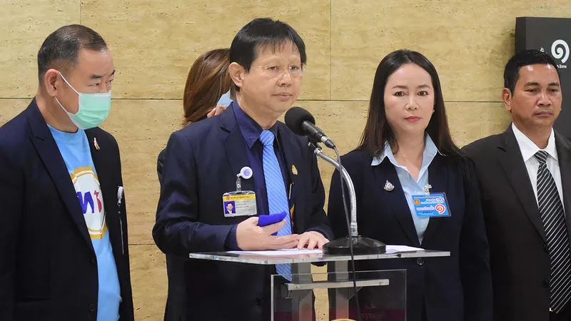 สิริพรรณ นกสวน สวัสดี: ‘อัมโน ไม้ซีกงัดไม้ซุง’ ของพรรคเล็กในไทย หลักการเดียวกับมาเลเซีย …หรือแค่ชื่อเหมือน?