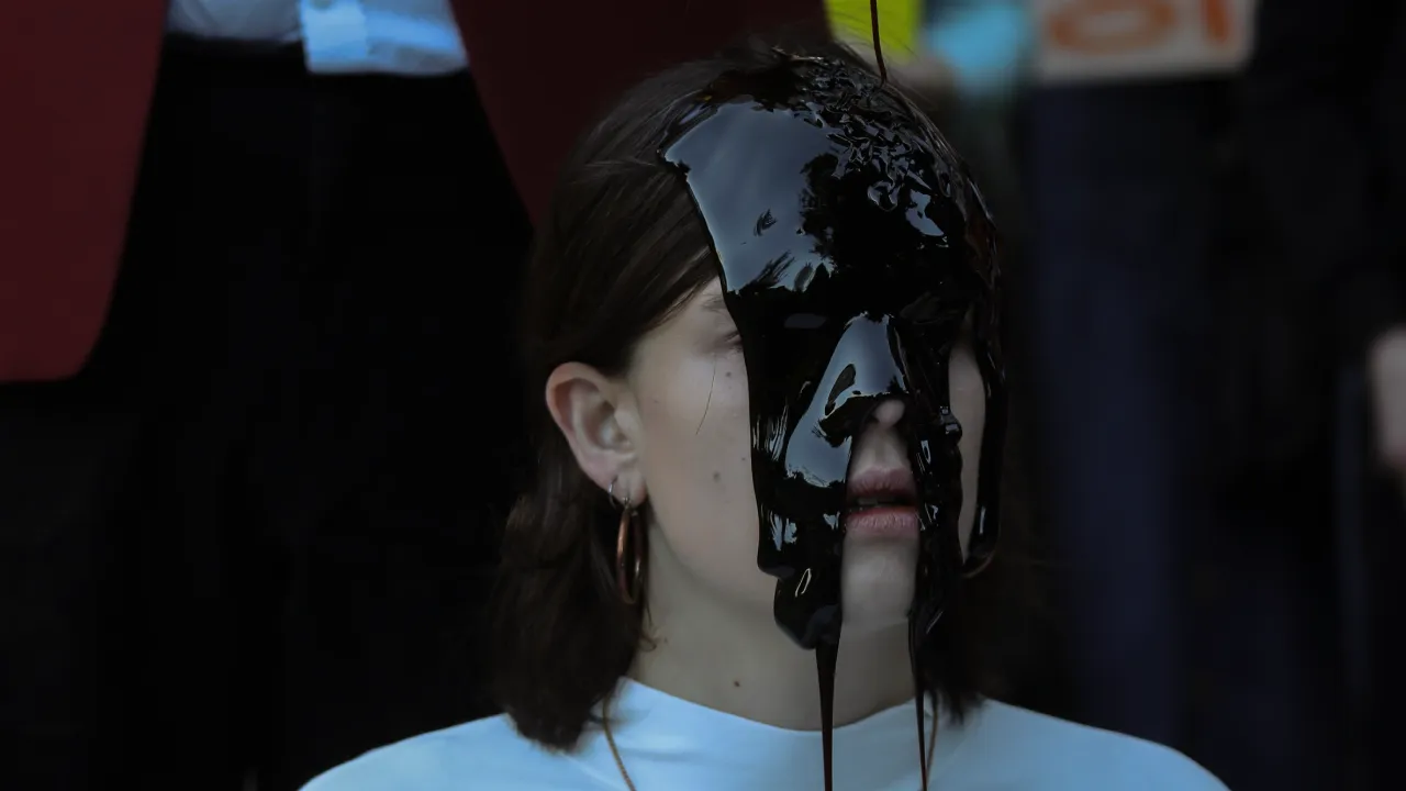 เมื่อการขึ้นราคาน้ำมัน คือฟางเส้นสุดท้ายที่ทำให้คนหมดความอดทน ย้อนรอย 5 วิกฤตพลังงาน จุดชนวนประท้วงรัฐบาลทั่วโลก