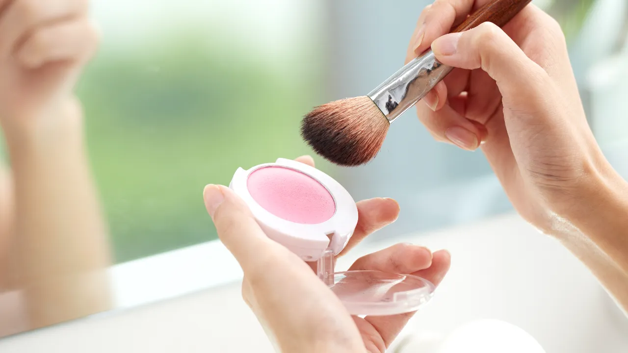 แนะนำ 10 บลัชออน ยี่ห้อไหนดี 2024 สีสวยละมุน ติดทนนาน