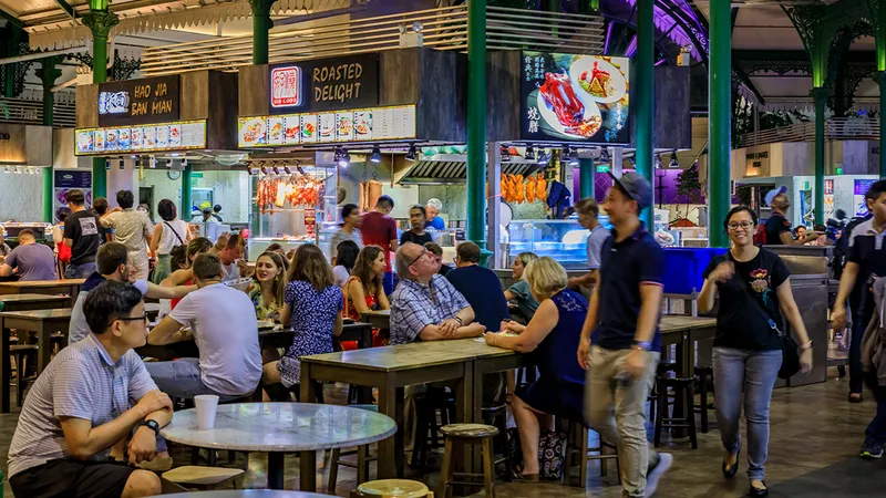 Hawker Center พื้นที่สาธารณะ และโรงอาหารของชุมชนในสิงคโปร์ 