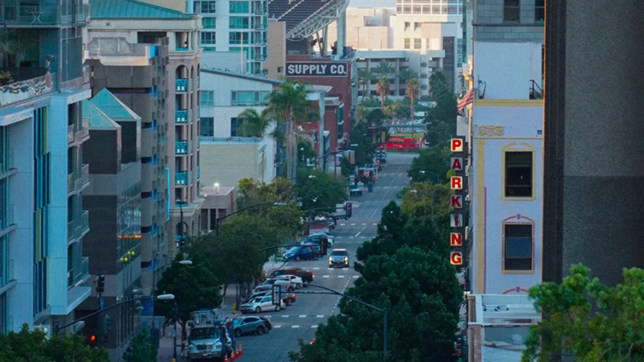 เมื่อ Smart City เริ่มที่ 'พื้นดิน' ทำไมการนำสายไฟฟ้าลงดิน ถึงไม่ใช่แค่เรื่องของทัศนียภาพ? แต่คือการคืนศักยภาพให้กับเมือง