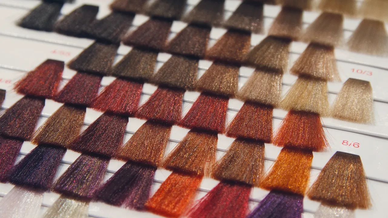 แนะนำ 10 สีย้อมผม ยี่ห้อไหนดี 2025 สีติดชัด ผมสวย ไม่แห้งเสีย