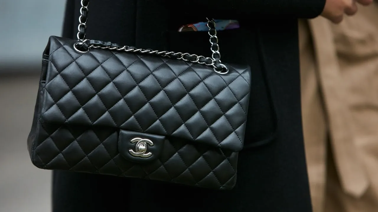 10 กระเป๋าสะพายข้างผู้หญิง 2023 แบรนด์ไหนกำลังฮิต