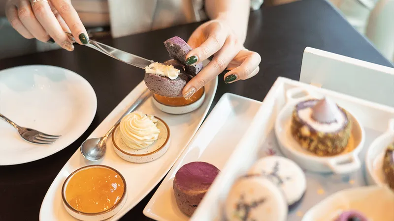 ดื่มด่ำเซตชายามบ่ายกรุ่นกลิ่นลาเวนเดอร์ กับ Lavender Afternoon Tea ที่ The Okura Prestige Bangkok