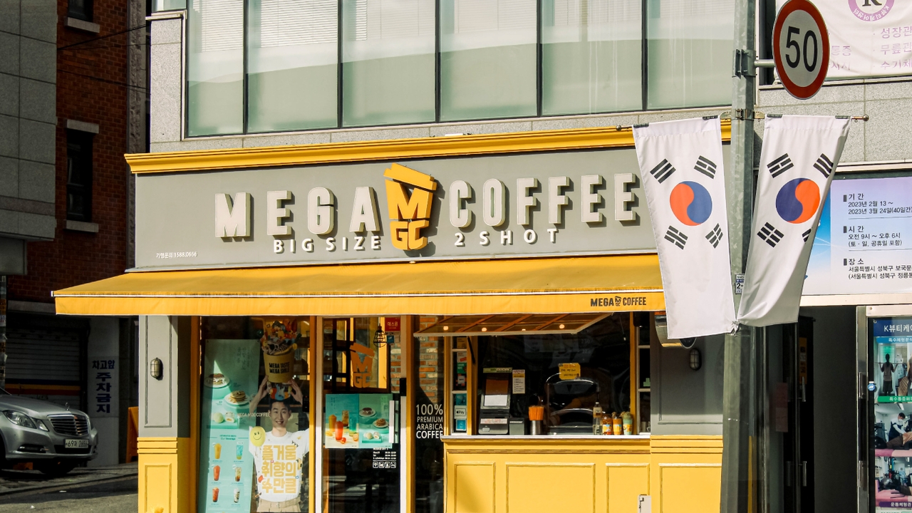 จากประเทศคาเฟ่สุดฮิปแห่งเอเชีย ทำไมอยู่ๆ ร้านกาแฟต้นทุนต่ำถึงมาแรงในหมู่คนเกาหลีใต้