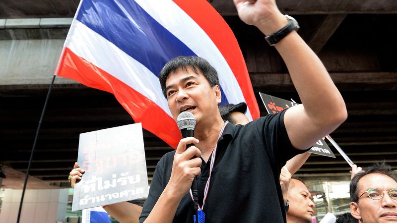 “ผมและ กปปส. ไม่ได้อยู่ด้วยกัน" การตอบคำถามแบบ Half-truth ตามสไตล์ อภิสิทธิ์ เวชชาชีวะ