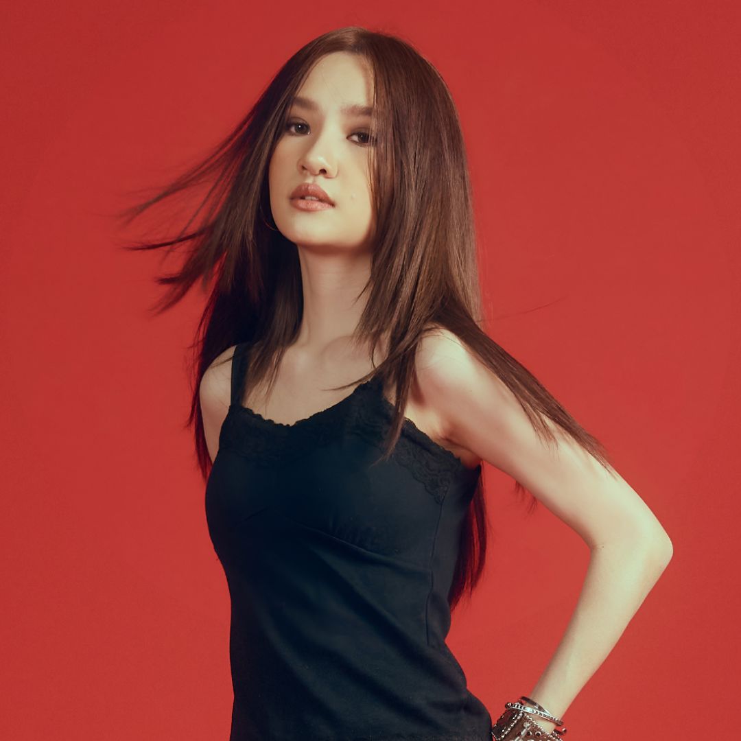 MIRROR50 : ไดหลี ปีระกา นักแต่งเพลง T-Pop วัย 20 ผู้ใช้ภาษาวัยรุ่นเขียนเพลงสไตล์ชัดจนคนจำได้ กับการเติบโตในยุคโซเชียลฯ ที่เปิดโอกาสให้ทำสิ่งต่างๆ เร็ว แต่ก็สร้างความกดดันให้คนรุ่นใหม่ได้ง่ายและเร็วเช่นกัน