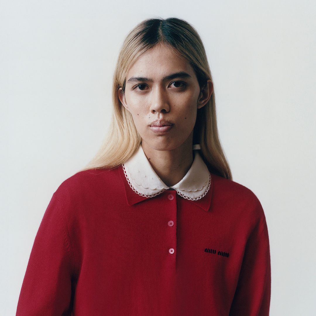 ‘พลอยไพลิน ชอบสว่าง’ สาวไทยที่ปรากฏตัวในฐานะนางแบบ Miu Miu กับใบหน้าคมเข้มมีเสน่ห์แบบไทยตะโกน ในคอลเล็กชัน Miu Miu Prelude 2026 และบนรันเวย์แฟชั่นโชว์ Miu Miu Fall/Winter 2025 และ Miu Miu Spring/Summer 2026 