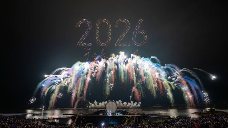 ขอต้อนรับเข้าสู่ปีใหม่ นี่คือ 5 เรื่องที่เราชวนจับตา ในปี 2026คะเมน ตีลังกา แต่หวังว่าจะเป็นปีที่มีความหมาย
