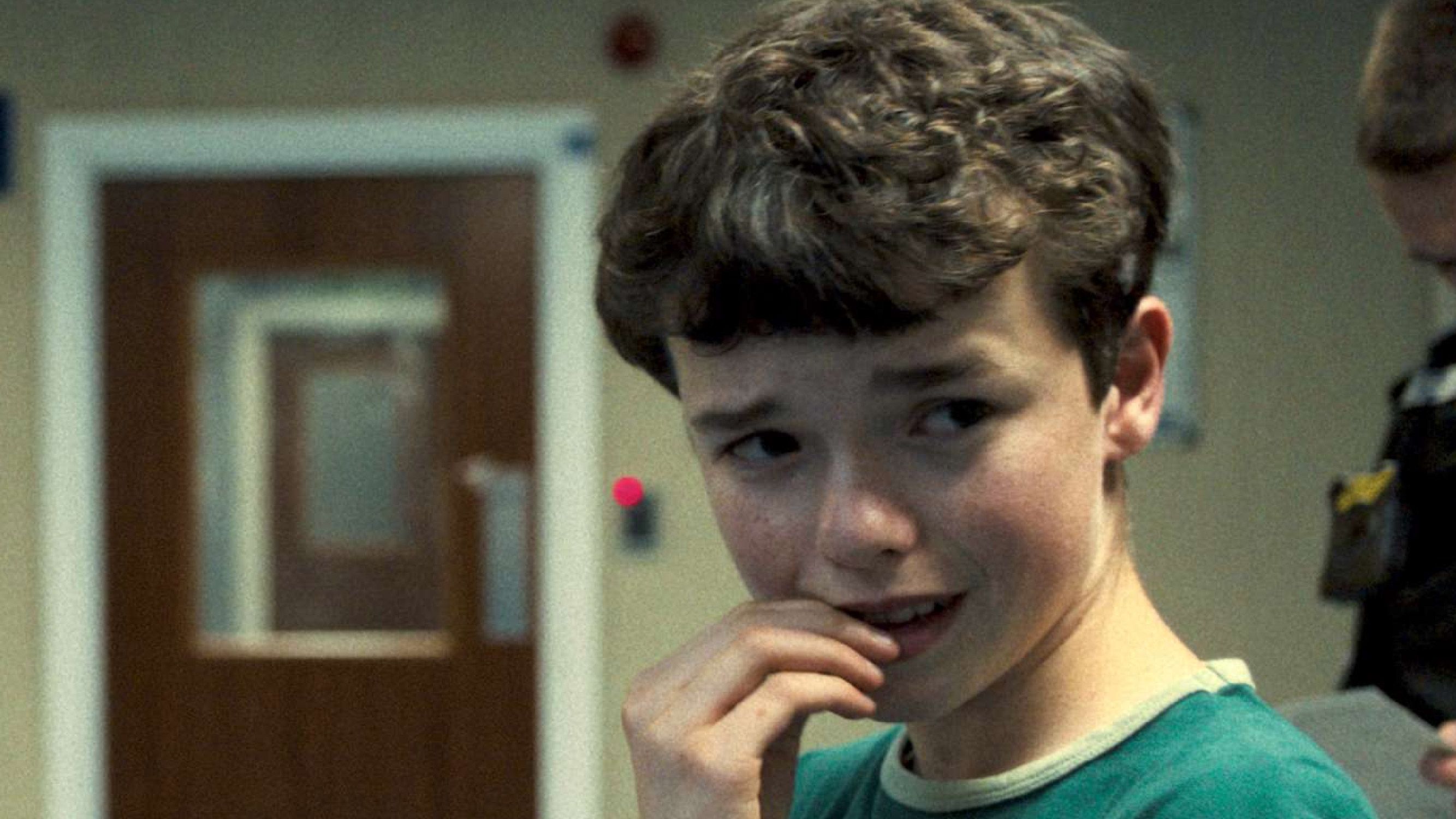 Adolescence : พ่อแม่-โรงเรียน-อินเทอร์เน็ต เหตุผลที่เปลี่ยนเด็กคนหนึ่งเป็น 'อาชญากร'