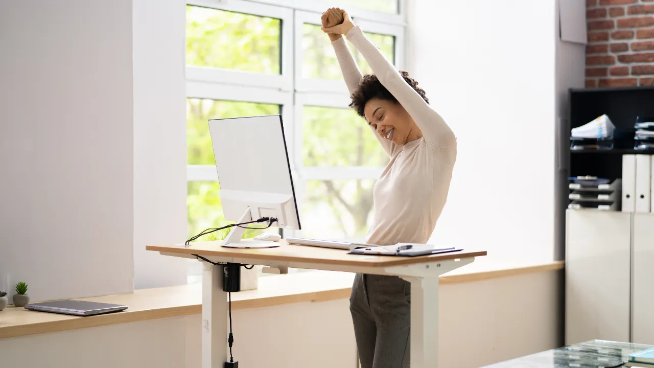 แนะนำ 10 โต๊ะทำงาน ปรับระดับได้ ระบบไฟฟ้า ใช้ง่าย ลดปวดหลัง