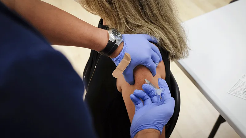 เมื่อคนทำงานถูกบังคับฉีดวัคซีน COVID-19