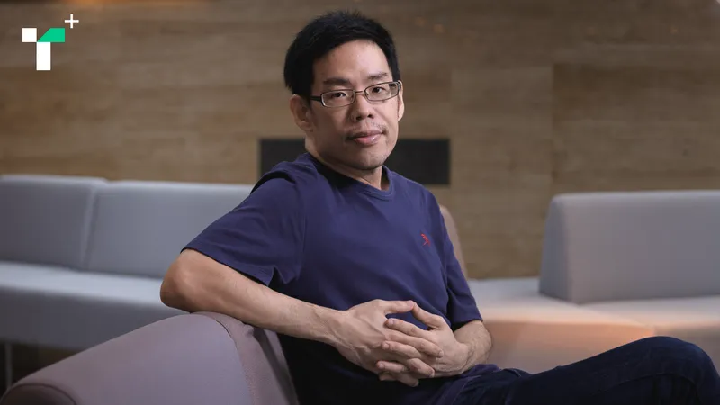 สำรวจ ‘16 ปี แห่งความหวัง’ (?) ของคันฉัตร รังษีกาญจน์ส่อง ผู้เป็นทั้งอาจารย์ นักเขียน นักวิจารณ์ และติ่ง อะไรทำให้เขายังมีหวังได้ในโลกยุคนี้