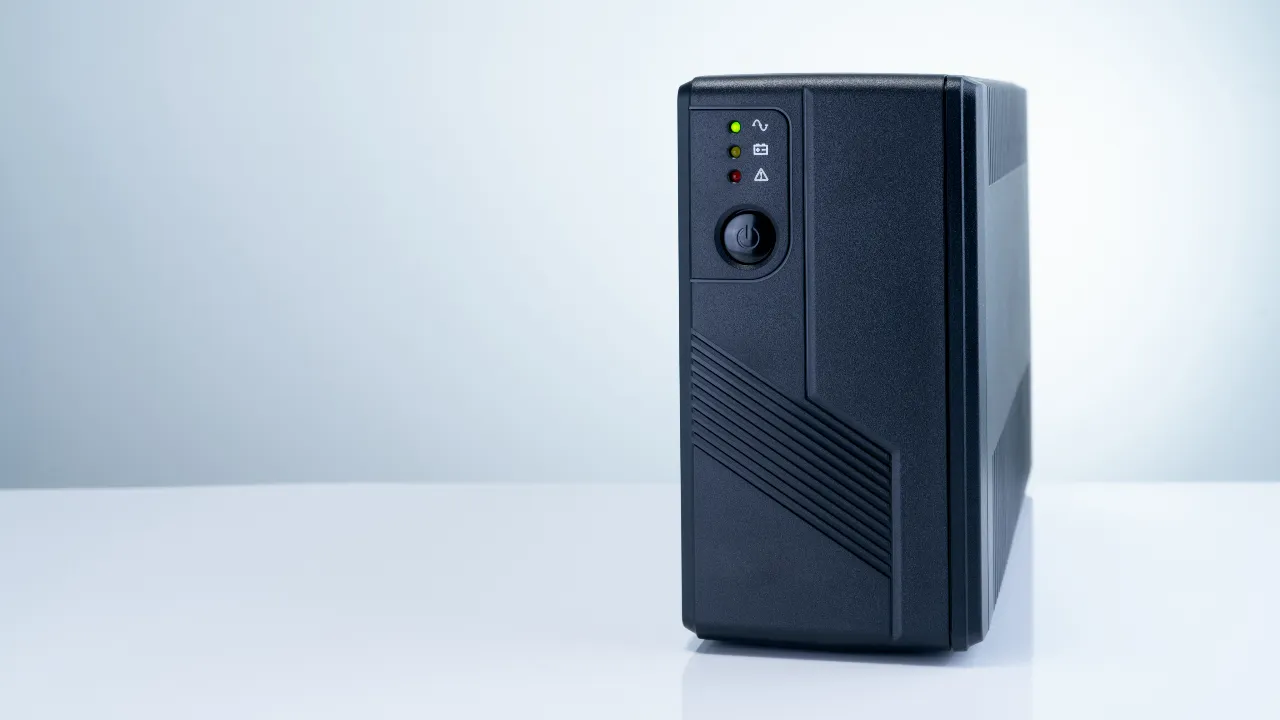 10 เครื่องสำรองไฟ UPS ยี่ห้อไหนดี 2025 กันไฟดับ ไฟตก พร้อมวิธีเลือกซื้อ