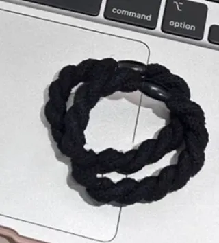 【VanHariacc】กระโปรงลายจุดย้อนยุคสีดํา เข็มกลัดริบบิ้น ทรงทรงครึ่งทรงแบบฝรั่งเศส หนีบผมปลาฉลามทรงหางม้าสั้น หนีบผม หนีบผม