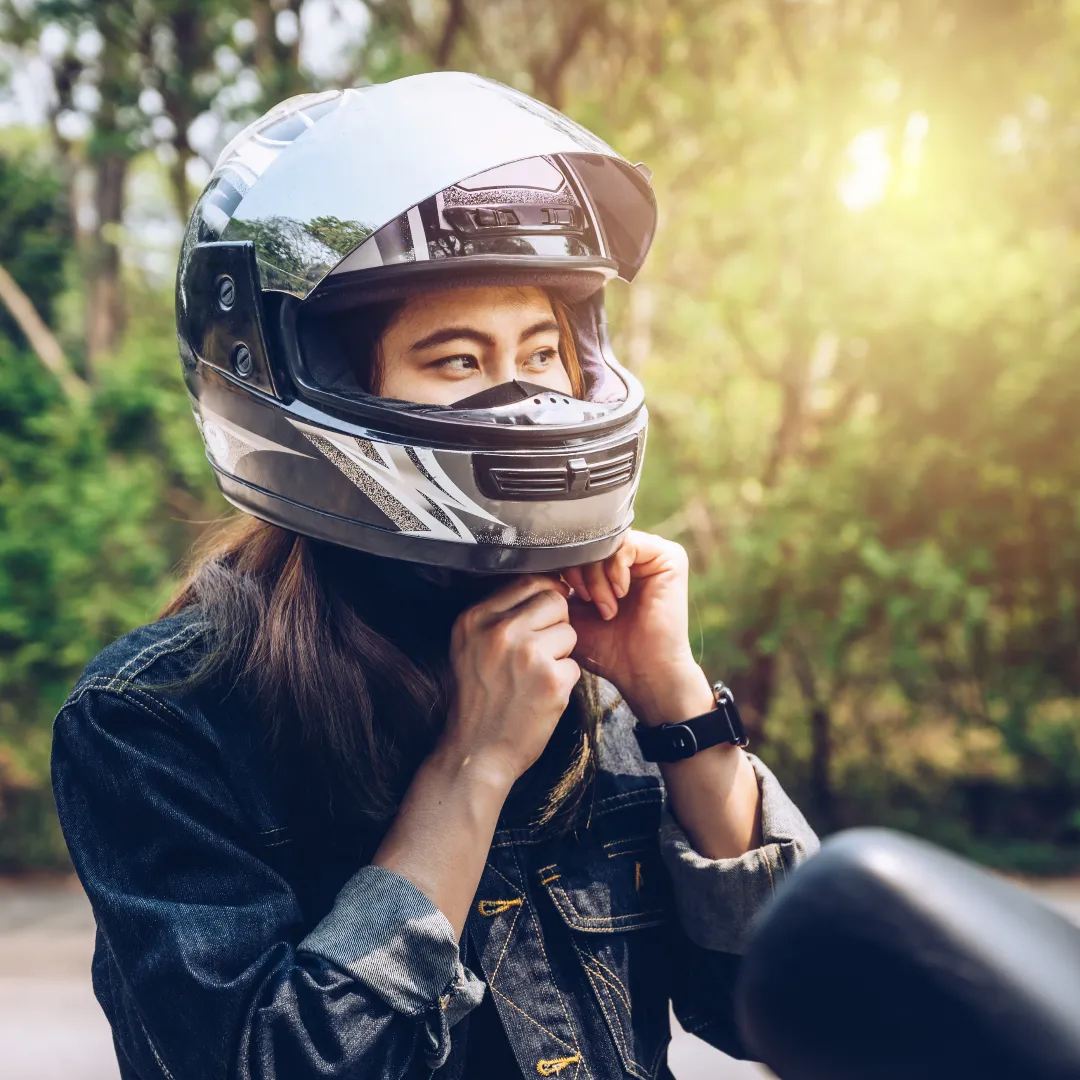 10 หมวกกันน็อก ยี่ห้อไหนดี 2025 แข็งแรง ทนทาน ใส่สบาย มี มอก. 