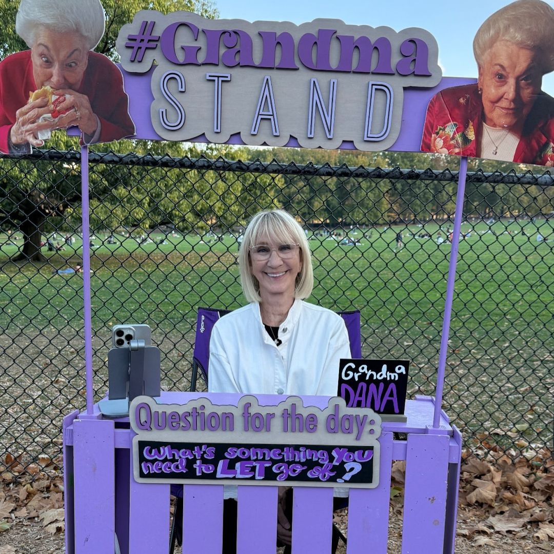 Grandma Stand ห้องแชทป๊อปอัปให้นั่งคุยกับคุณยายคุณย่า ด้วยคำถามง่ายๆ สั้นๆ แต่สำคัญกับชีวิต