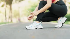 10 รองเท้าวิ่งผู้หญิง ยี่ห้อไหนดี 2025 เบา กระชับ ช่วยซัพพอร์ตได้ดี