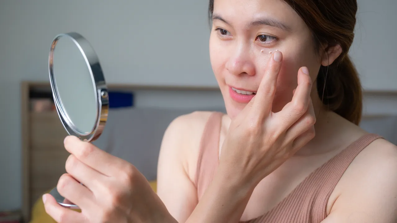 10 อายครีม Eye Cream ยี่ห้อไหนดี 2024 ลดเลือนริ้วรอย แก้ปัญหาใต้ตาคล้ำ