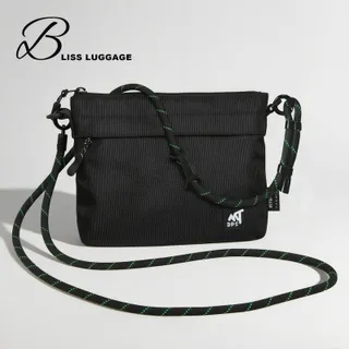 กระเป๋าสะพายข้างและกระเป๋าสะพายไหล่ ขนาดกลาง ปรับความยาวสายสะพายไหล่ได้ unisex อเนกประสงค์ สไตล์อินเทรนด์ น้ำหนักเบา กันน้ำ ทนทาน เปิดตัวในปี 2026