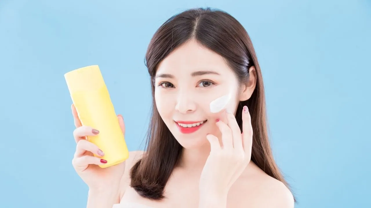 15 ครีมกันแดดทาหน้ายี่ห้อไหนดี 2023 เนื้อบางเบา เกลี่ยง่าย สบายผิว