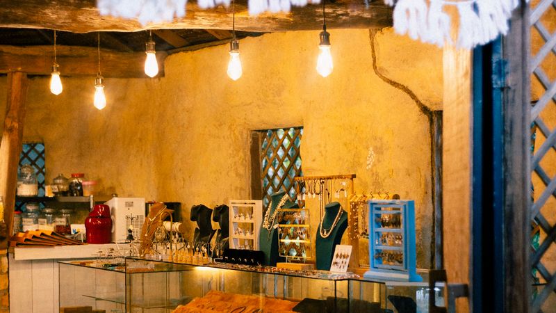 Wanna Shine Studio จิวเวลรี่แฮนด์เมดจากเกาะพยาม จ.ระนอง เครื่องประดับไม่ใช่เพียงสิ่งสวยงามแต่ผูกพันกับความเชื่อและวิถีชีวิตของผู้คน