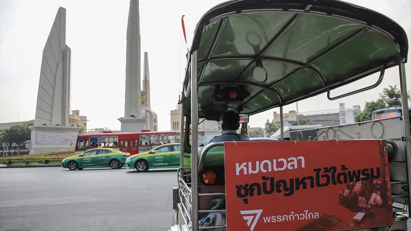 ‘ก้าวไกล’ ลงกรุง สนามเลือกตั้งผู้ว่าฯ หวังชนะ หรือเช็กกระแสการเมือง 