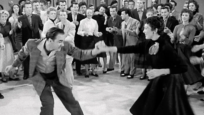 “Hot-Take Dating” เมื่อเราตกหลุมรักกันเพราะค่านิยม การยอมรับความต่าง ทัศนคติ และจุดยืนทางสังคม