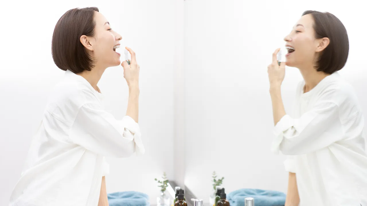 แนะนำ 10 สเปรย์พ่นคอ ยี่ห้อไหนดี เย็นสดชื่น ชุ่มคอ ช่วยลดกลิ่นปาก