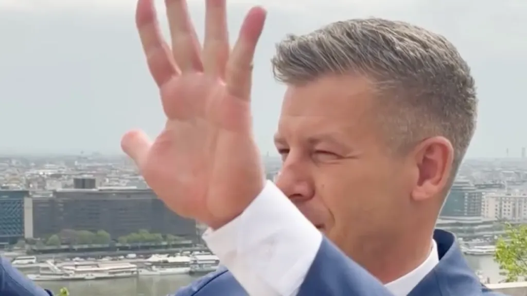 Absolute Cinema! เมื่อว่าที่นายกฯ ฮังการีคนใหม่ เซอร์ไพรส์แอบถ่ายผู้นำคนเก่าที่แพ้เลือกตั้ง จุดจบขั้วขวาจัดครองอำนาจ 16 ปี