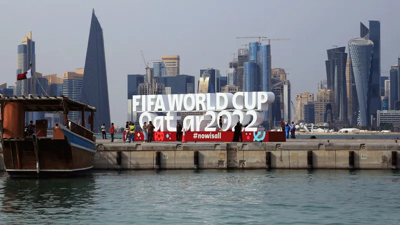 ฟุตบอลโลก 2022 กาตาร์ลงทุนสูงถึง 2 แสนล้านดอลลาร์ หวังกระตุ้นเศรษฐกิจ แต่จะได้กลับมาแค่ไหน
