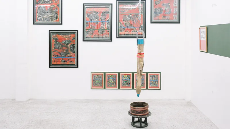 Thailand Biennale: กรงขัง (มายา) บนหน้าแผ่นดิน เขิน ขึน เข้ม ข้น เชลยในแดนตน