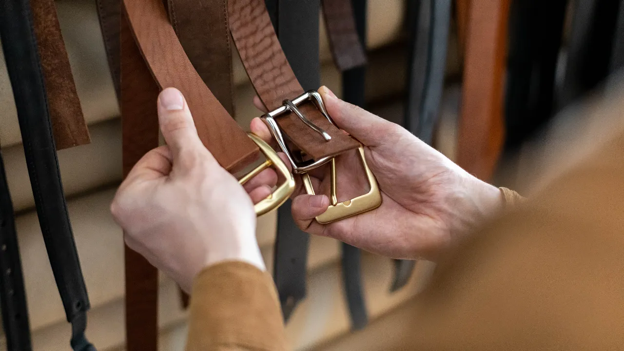 แนะนำ 10 เข็มขัดผู้ชาย แบรนด์ไหนดี หนังแท้ คุณภาพดี แมตช์ได้หลายลุค