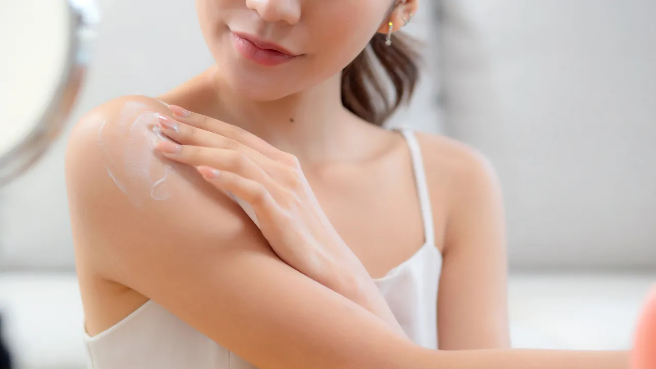 แนะนำ 10 ครีมพอกผิว ยี่ห้อไหนดี 2026 ผิวเนียนสวย เกลี่ยง่าย ไม่เป็นคราบ