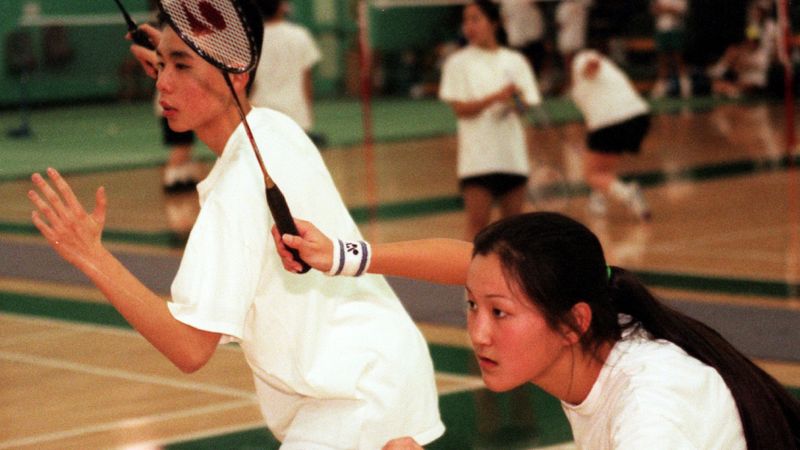 FWB = Friends with Badminton? แบบเรียนฮ่องกงแนะนำให้นักเรียนไปตีแบด หากจินตนาการทางเพศพลุ่งพล่าน