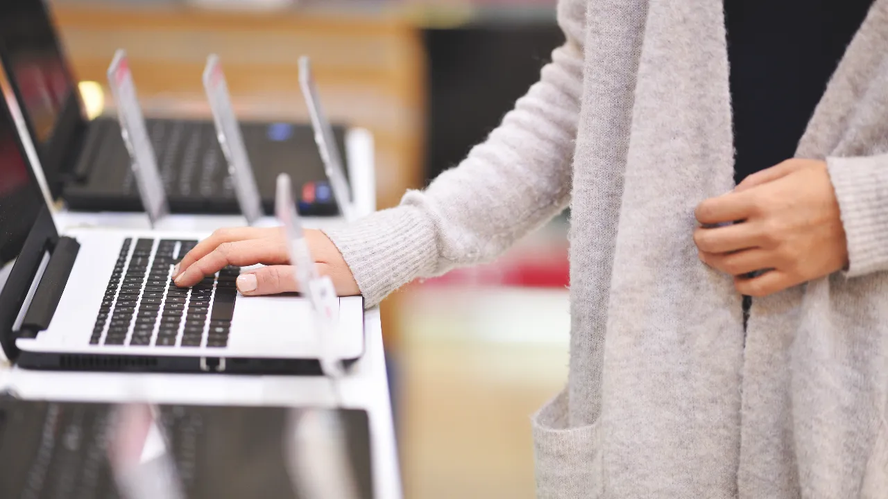 10 โน้ตบุ๊กราคาไม่เกิน 15,000 บาท สเปกดี คุ้มค่า ใช้งานได้ยาว