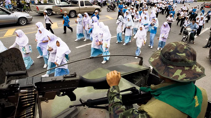 ประวัติศาสตร์ 2547 ปล้นปืน กรือเซะ ตากใบ ต้นกำเนิดกฎหมายพิเศษ จังหวัดชายแดนใต้