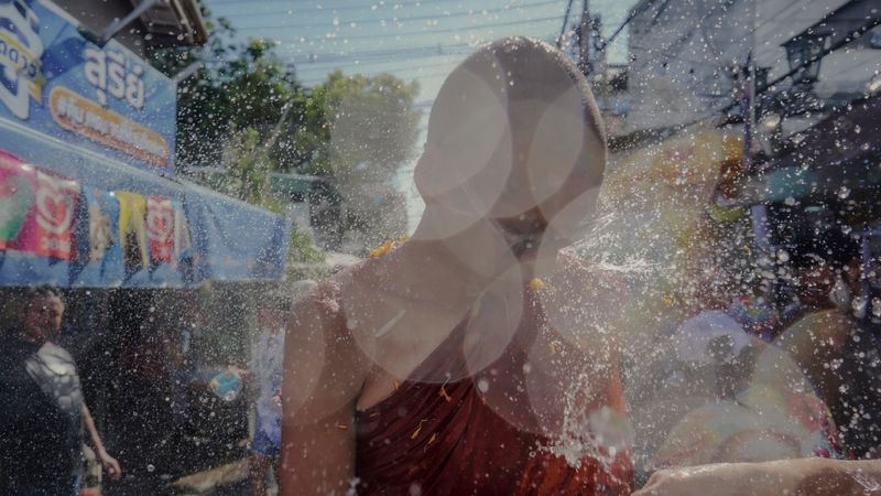 รวม 7 เทศกาลสาดน้ำต้อนรับปีใหม่ทั่วเอเชีย เปิดพิกัดชำระล้างปีเก่าก่อนเข้าสู่ศักราชใหม่ ทุกชาติซ่อนความหมายอะไรในประเพณีเหล่านี้