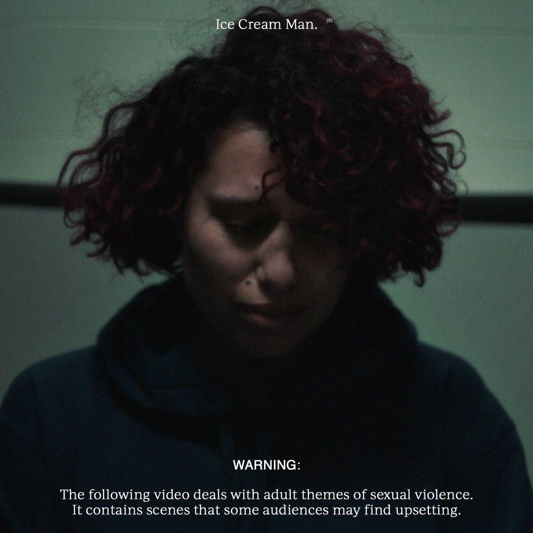 Ice Cream Man. เพลงที่เล่าบาดแผลจากการถูกล่วงละเมิดทางเพศ ของ RAYE ได้รับรางวัลแกรมมี่สาขาพิเศษ ในฐานะเพลงที่สร้างความเปลี่ยนแปลงทางสังคม