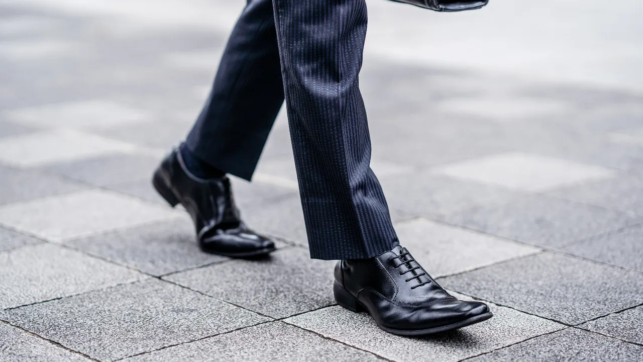 10 รองเท้าคัทชูผู้ชาย แบรนด์ไหนดี 2568 หนังนิ่ม พื้นนุ่ม ใส่ได้นาน