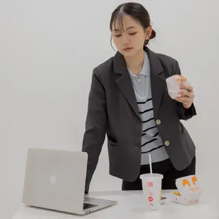 Avocado - Thalia Blazer เสื้อเบลเซอร์เสริมไหล่