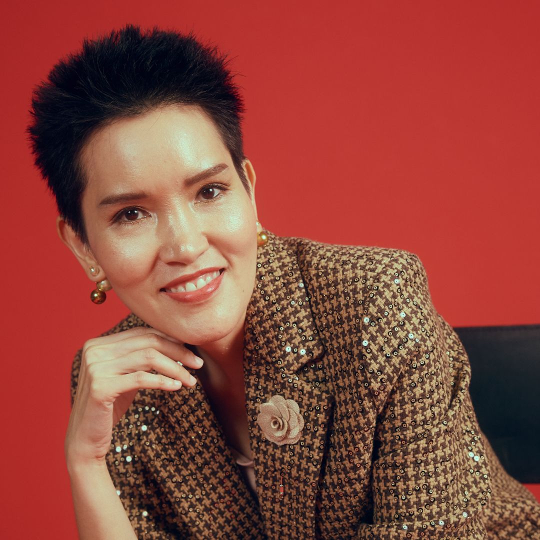 MIRROR50 : ศ. พญ.ศศิโสภิณ เกียรติบูรณกุล เลขาธิการสมาคมโรคเอดส์แห่งประเทศไทย ผู้อยากผลักดันให้ประชาชนเข้าถึง ‘ความรู้’ ที่ ‘ถูกต้อง’ และตระหนักถึงแนวทาง ‘ป้องกัน’ ในยุคที่วัยรุ่นติดเชื้อมากขึ้นจาก ONS นัดแอปฯ จนถึงมีคู่นอนหลายคน