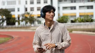 10 เสื้อกัน UV ยี่ห้อไหนดี 2025 ผ้าบางเบา ใส่สบาย ช่วยปกป้องผิว