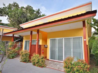Ban Elephant Blanc Bungalow