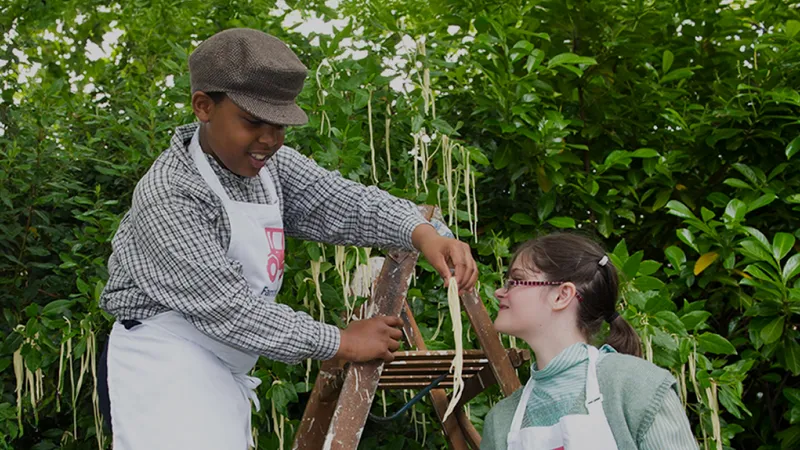 ตำนาน “ต้นสปาเกตตี” ที่เคยหลอกจนชาวอังกฤษเชื่อ 1 เมษายน 1957 จุดเริ่มต้นสารคดี April Fool’s Day ที่ BBC แกงคนทั้งประเทศ